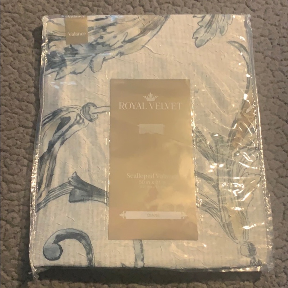 Royal Velvet valance NEW